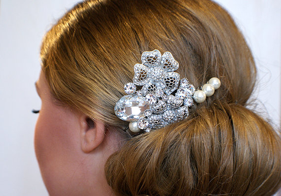 Mariage - Handmade bridal hair comb. Vintage style crystal pearl wedding head piece. Bridal crystals and pearls comb. Vintage wedding accessory.