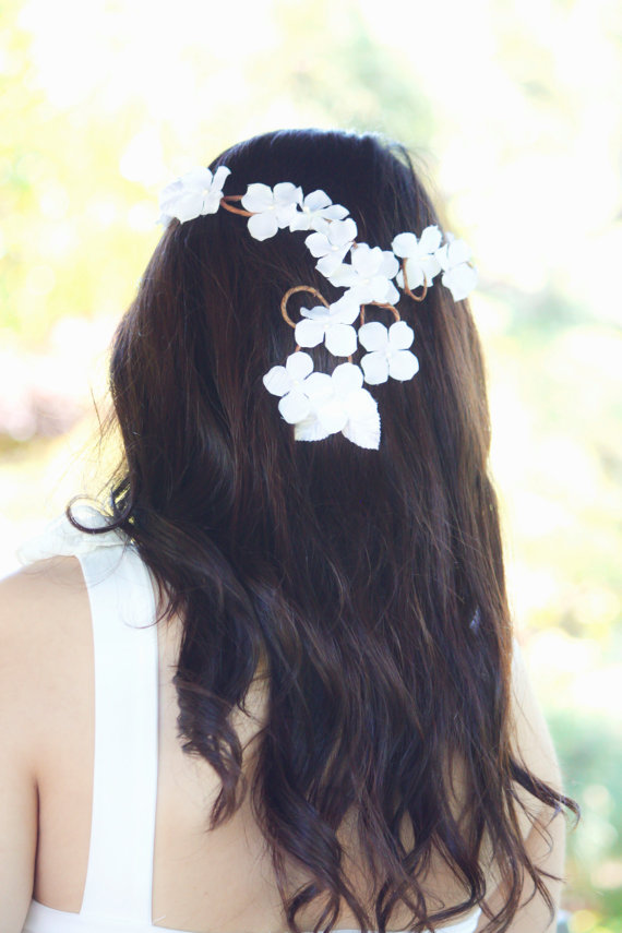 Hochzeit - White Hydrangea Blossom Bridal Crown, Bridal Headpiece, White Flower Crown, Special Occasion, White Flowers, Woven Vine Circlet