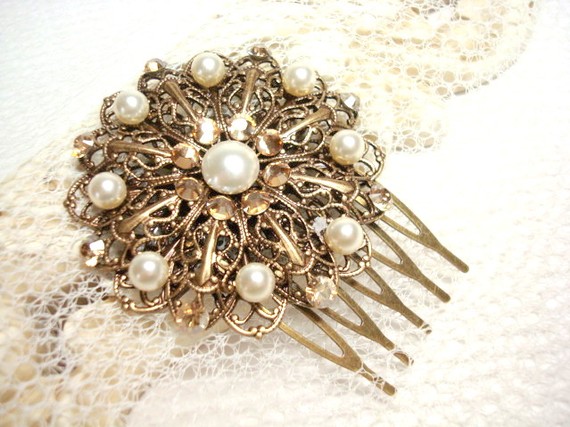 Свадьба - Bridal hair comb, vintage style hair comb, wedding hair comb with Swarovski crystals and pearls, bridesmaid