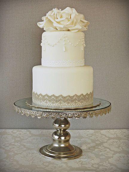 زفاف - Wedding Cake Inspiration {via Weddingpaperie.com}