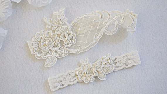Hochzeit - OFF WHITE wedding garter set, customizable, bridal garter, lace garter, keepsake and toss garter, wedding garter, flower garter