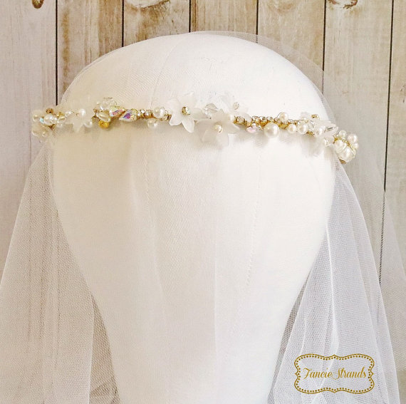 Mariage - Floral wedding hair vine, wedding headband, bridal headpiece, Wedding halo, Pearl, Rhinestone, Headband, Bridal, Gold , Ready to Ship