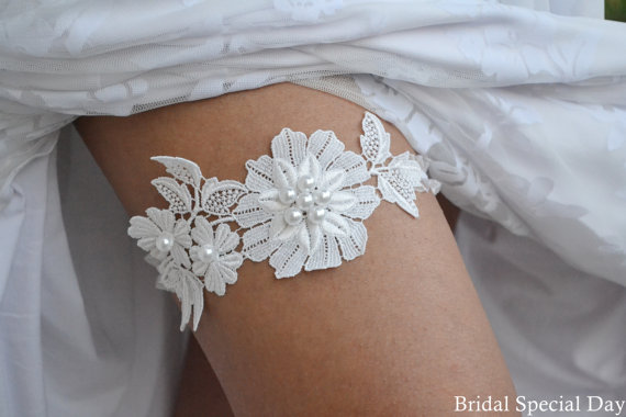 Hochzeit - White Lace Wedding Garter With Handknitted Shiny White Glass Pearls - Handmade Wedding Garter Set