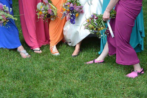 Hochzeit - 12 Ways To Keep Your Bridesmaids From Going Broke