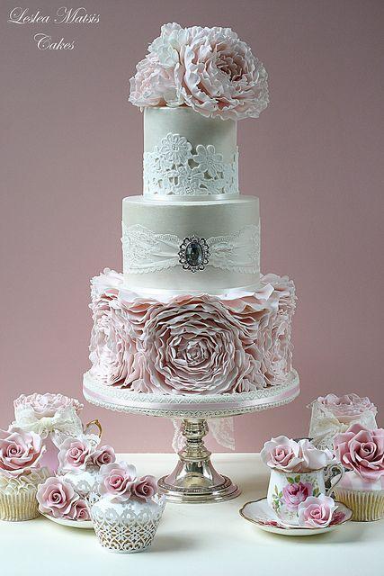 Hochzeit - Prettiest Wedding Cakes Ever By Leslea Matsis