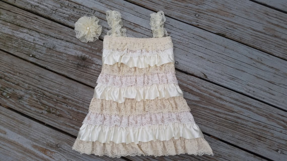 Mariage - Ivory Flower Girl Dress Rustic -Lace Pettidress-Champagne Flower Girl Dress-Rustic Flower Girl Dress-Shabby Chic Flower Girl Dress-Hair Clip