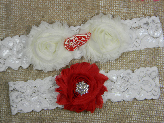 Hochzeit - Detroit Red Wings Wedding Garter, Bridal Garter and Toss Garter Set, NHL Hockey Sports Red and Ivory Flower Garters