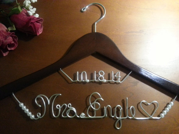 Hochzeit - Bridal Hanger with DATE for your wedding pictures, Personalized custom bridal hanger, brides hanger, Bridal Hanger, Wedding hanger, Bridal