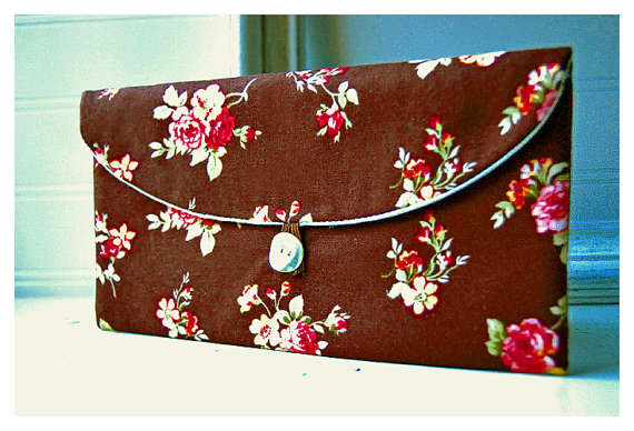 Свадьба - Shabby Chic clutch, Bridesmaid Gift, Bridesmaid Clutch, brown, Wedding Favor, Shabby Chic gift, for her, cosmetic bag, pink roses, bridal