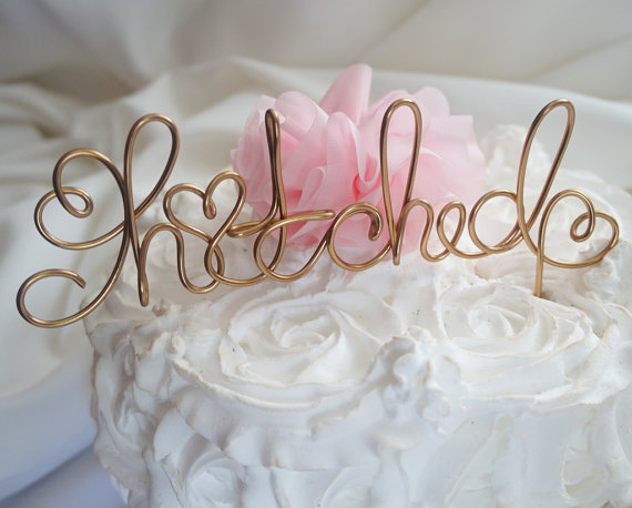 Свадьба - Country Cake Topper, Rustic Wedding Decor, Hitched