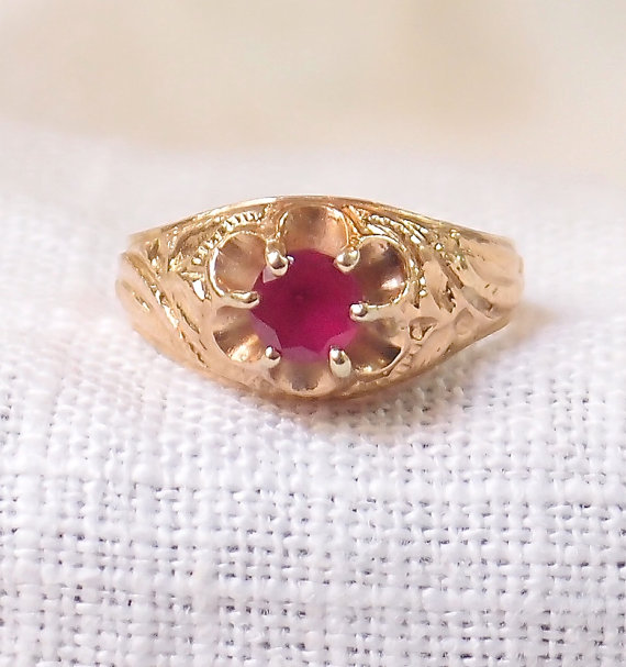 زفاف - Victorian 14k Gold and Ruby Ring