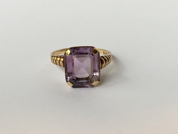 Hochzeit - Vintage Amethyst Ring in 14k Yellow Setting. 4+ Carat Amethyst. Unique Engagement Ring. February Birthstone. 6th Anniversary Gift.