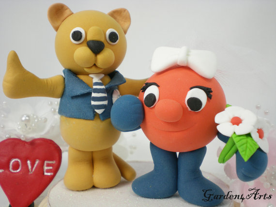 Mariage - Custom Mascot Wedding Cake Topper- Nittany & Syracuse College Mascot Love Couple with Circle Clear Base