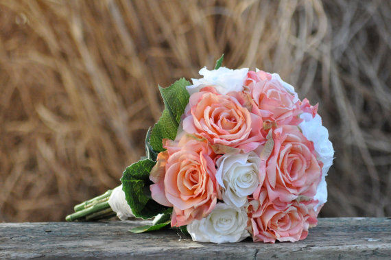 زفاف - Silk Wedding Bouquet, Wedding Bouquet, Keepsake Bouquet, Bridal Bouquet Coral and ivory rose wedding bouquet made of silk roses.