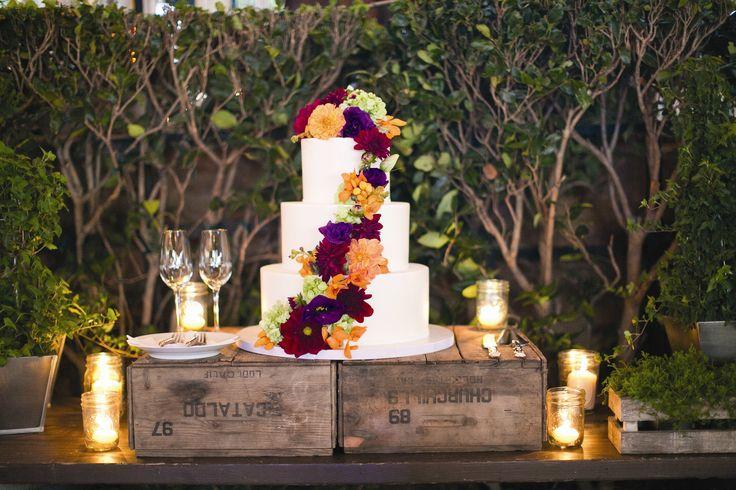 Hochzeit - Flower Decorated Cake