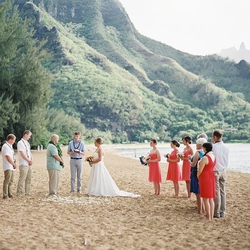 Hochzeit - 25 Impossibly Beautiful Wedding Locations In Hawaii