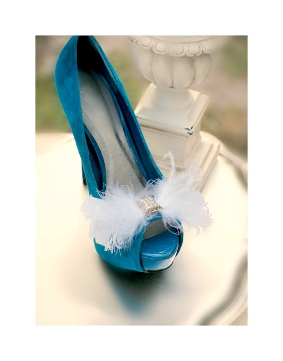 Свадьба - Shoe Clips White / Ivory Bow. Winter Formal Wedding, Ostrich Plumes. Bride Bridal Bridesmaid, Elegant Delicate, Edgy Bold Rockabilly Couture