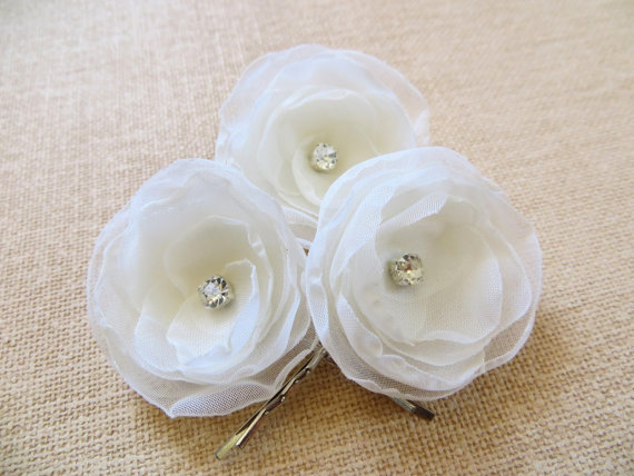 Свадьба - Ivory wedding flower hair clips (set of 3), bridal hair piece, bridal hair flower, wedding hair accessories, wedding hair flower, romantic