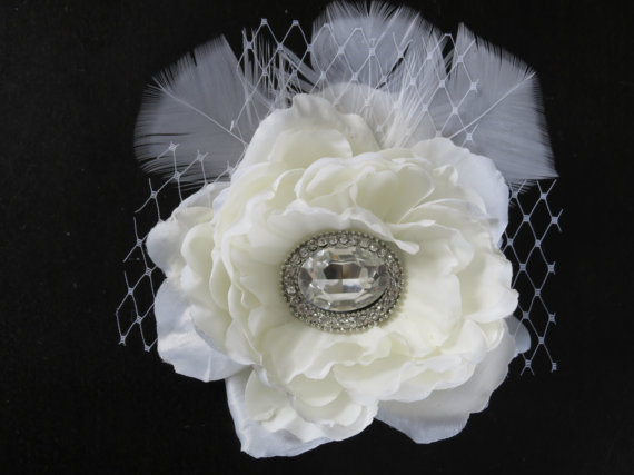 Hochzeit - Ivory Bridal Flower Hair Clip Wedding Accessory  Crystal Feathers Bridal Fascinator