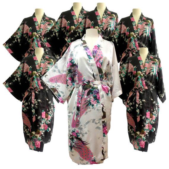 Mariage - Set  7 Kimono Robes Bridesmaids Silk Satin Black /White Colour Paint Peacock Desigh Pattern Gift Wedding dress for Party Free Size