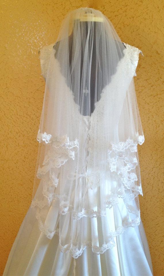 زفاف - Lace Veil,  wedding veil in Two tier,  Scalloped beaded lace edge,  fingertip length,  in white or ivory