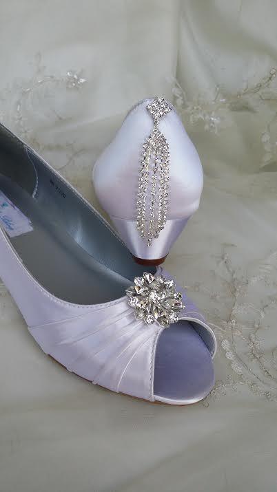 Свадьба - Wedding Shoes Wedge Shoes Bridal Wedges with Crystal Brooch Dyeable Shoes Pick Your color