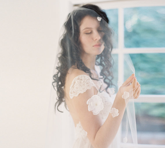 زفاف - Mantilla bridal veil Falling flowers no. 2082