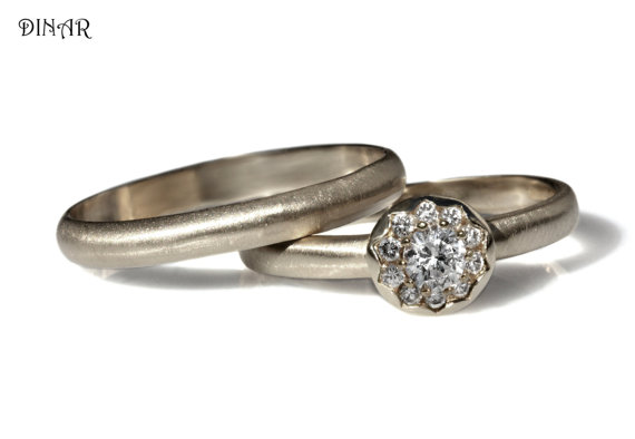 Mariage - 18K white gold Bridal set, Diamond Engagement ring, 18k solid gold halo diamonds engagement ring, Classic diamond ring, 4mm center diamond