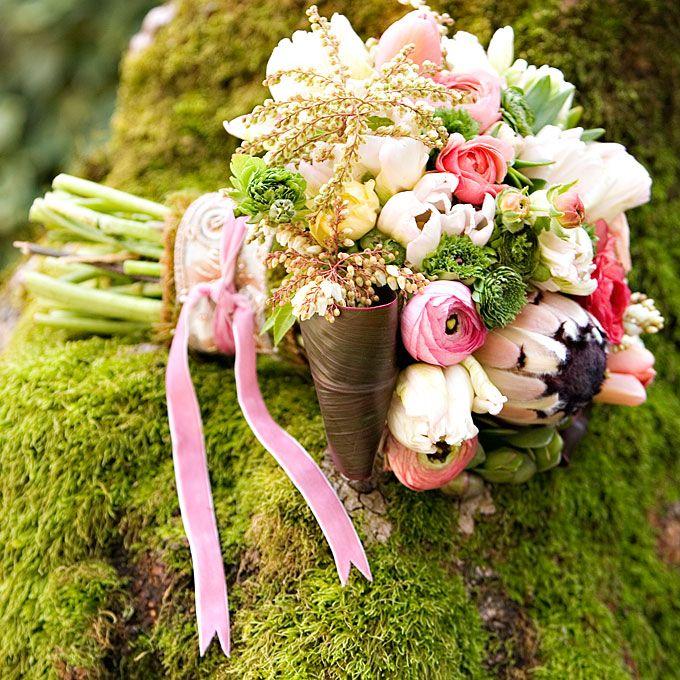 Hochzeit - Protea And Ranunculus Spring Bouquet