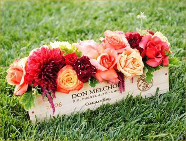 Hochzeit - Wedding Wednesday :: Flowers In Wine Boxes
