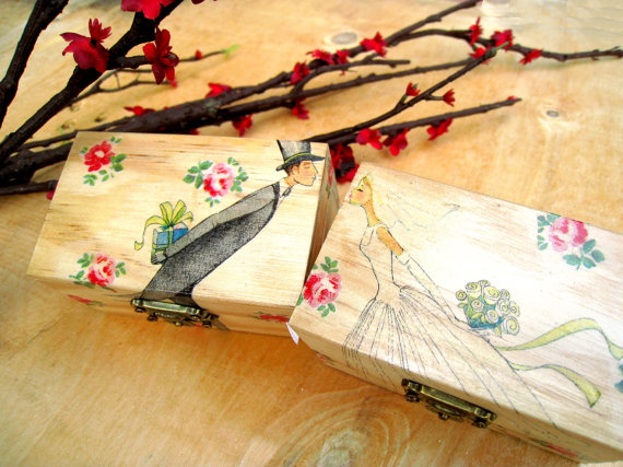Hochzeit - Red Rose Ring Bearer Box Spring Eco Friendly Wedding Natural Wooden box Gift box Wedding decor gift idea