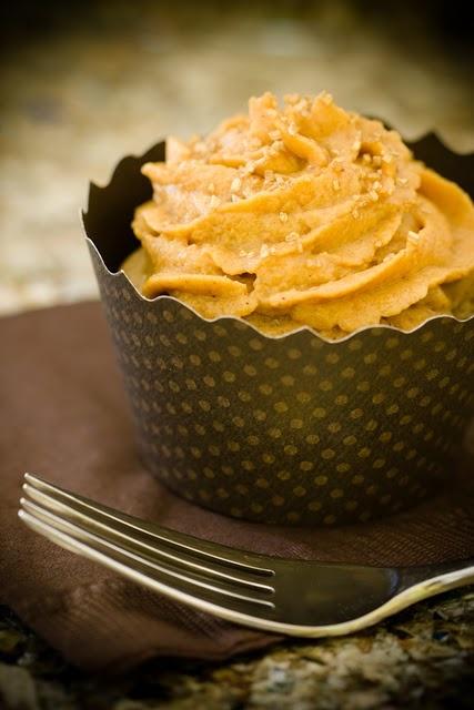 Свадьба - Apple Cobbler Cupcakes With Pumpkin Pie Frosting