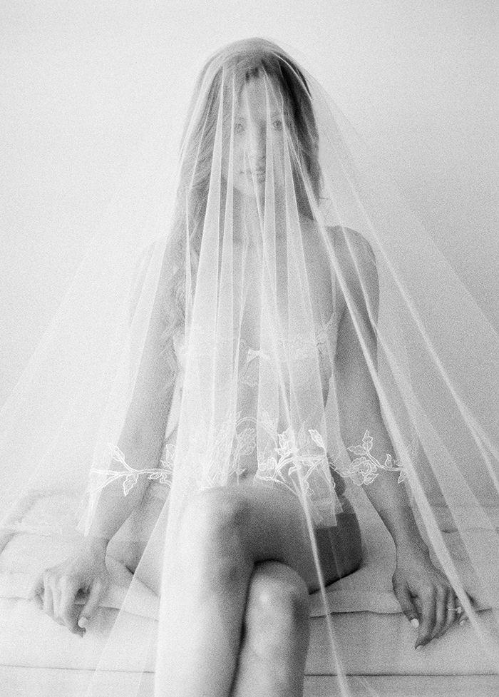 Hochzeit - Delicate Bridal Boudoir From Jose Villa