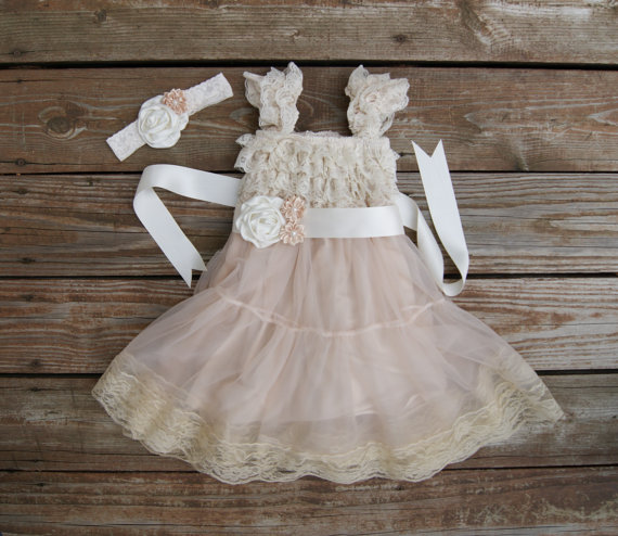 Mariage - Flower girl dress. Champagne lace dress. Shabby chic vintage dress. Lace flowergirl dress. Country wedding. Party dress. flowergirl