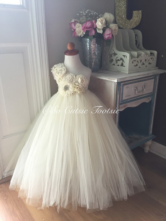 Hochzeit - Ivory Flower Girl Tutu Dress - Flower Girl Dress - ivory wedding dress - pageant dress - junior bridesmaid dress - bridal bouquet- wedding