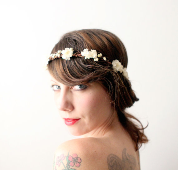 Свадьба - Woodland Bridal hair crown, Wedding flower crown, Floral head piece, Boho garland, Ivory flower crown - FAVOUR