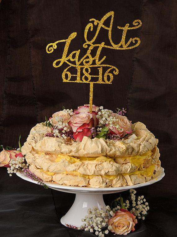 Hochzeit - Wedding Cake Topper Gold, Custom Gold Cake Topper, Glitter Cake Topper, At Last, Personalized Cake Topper Wedding, Model no: 01/gltt/CT