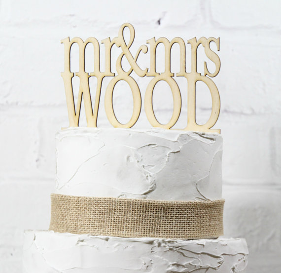 Mariage - 6" Wide Rustic Wedding Cake Topper or Sign Mr and Mrs Topper Custom Personalized with YOUR Last Name Paintable Stainable Wood