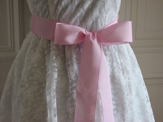 Mariage - Pink ribbon sash Pink wedding sash Ribbon sash pink 1.5 inch pink sash Pale pink sash Bridesmaids pink sash Pink wedding Pink bridal sash