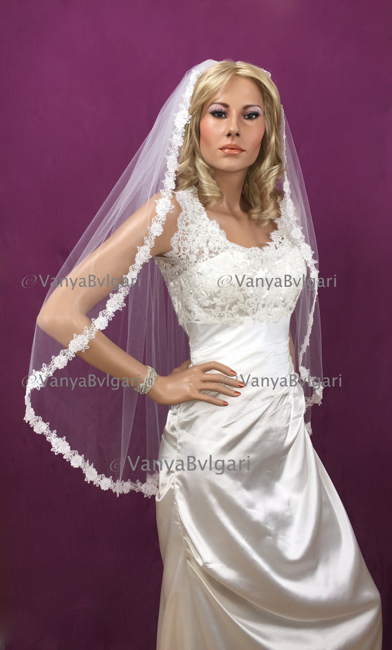 زفاف - Wedding veil in fingertip with beaded roses lace edge design, bridal lace veil in full width classic style veil with luscious lace