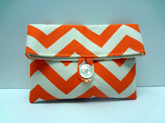 زفاف - Orange Chevron Makeup Bag Foldover Clutch