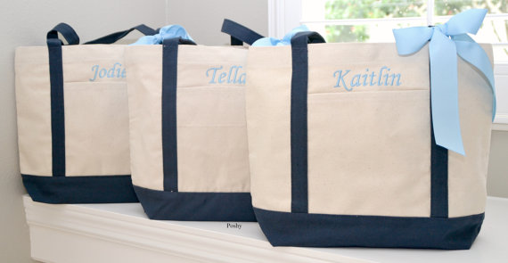 Свадьба - Bridesmaid Totes Personalized in Navy