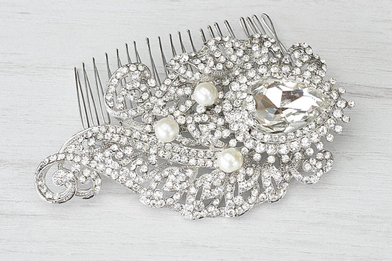 Hochzeit - Exquisite bridal crystal hair comb. Hair jewelry wedding. Bridal combs hair. Rhinestone bridal hair comb. Bridal comb. Wedding hair jewelry