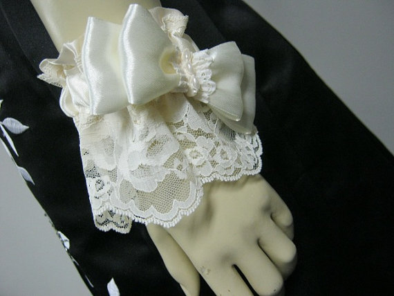 Mariage - Satin Ivory Cuff with Chantilly Lace