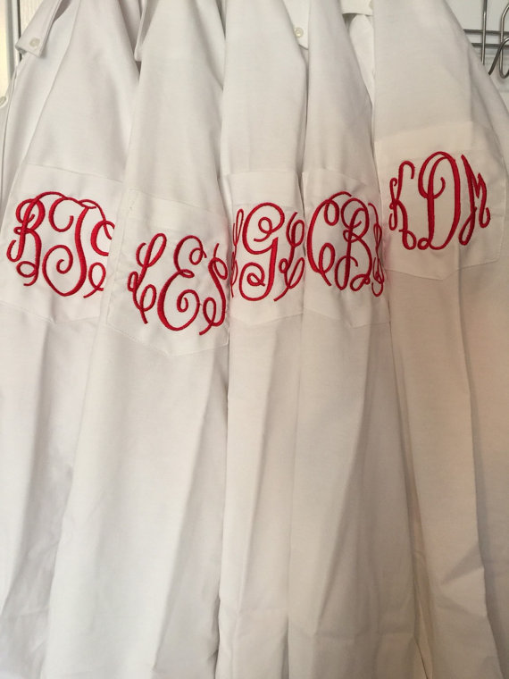 Свадьба - Monogrammed Shirt/ Monogrammed Oxford/ Monogrammed Button Up/ Getting Ready Shirt/ Bridal Party Oxford/ Mrs. Shirt/ Bridesmaid Shirt