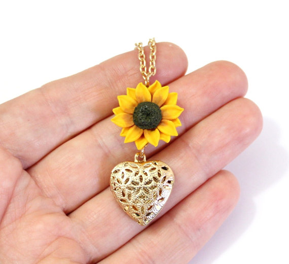 Hochzeit - Sunflower, Heart locket necklace, Gold Sunflower, Locket Wedding Bride, Bridesmaid Necklace, Birthday Gift, Sunflower Photo Locket