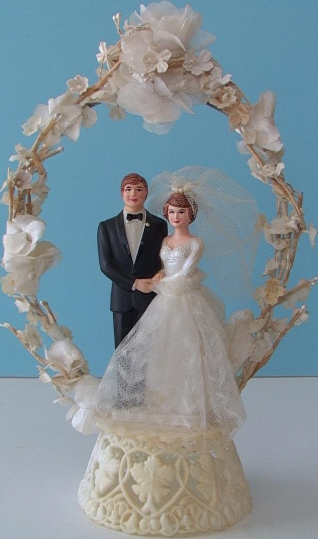 Свадьба - Vintage 1970s COAST NOVELTY Wedding Cake Topper A 