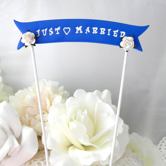 Hochzeit - Wedding Cake Topper Banner - JUST MARRIED - Custom Phrase and Colors