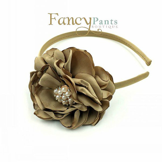 Свадьба - Brown flower headband, flower girl headband, pearl headband, plastic headband , flower girl headband, cream peal plastic headband