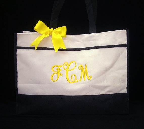 Hochzeit - Monogrammed Bags for Bridal Party Gifts